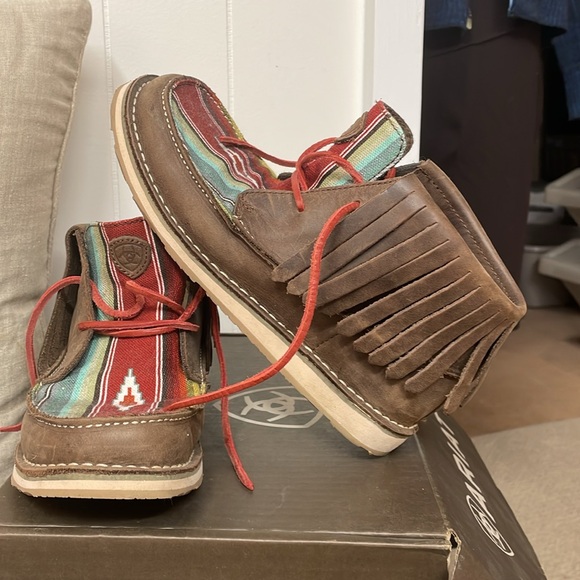 Ariat slip on low top woman’s size 6.5 Cruiser Fringe - Picture 2 of 9